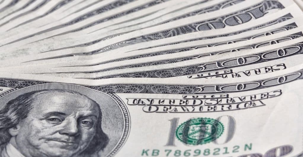 Dollar Goes Down with Sluggish U.S. Economic Recovery